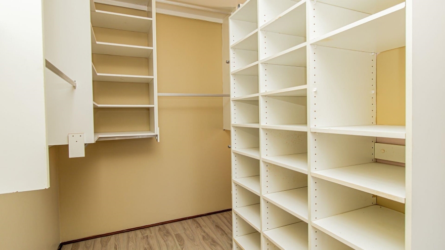 5 Bedroom Property for Sale in Hersham Western Cape